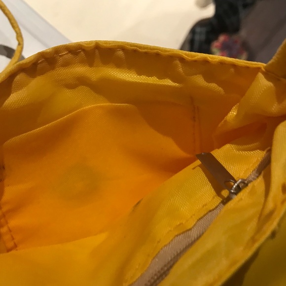 ADORABLE Yellow little crossbody bag with cute Floral Pattern 🥰 - Picture 7 of 9